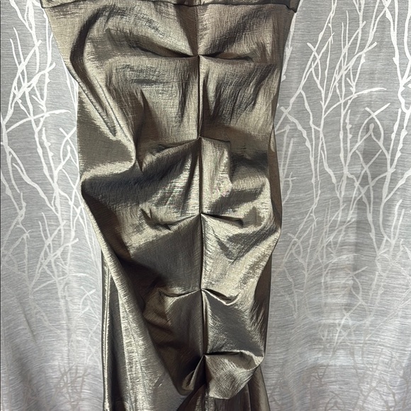 R&M RICHARDS SILVER HALTER GOWN SIZE 16 – BEADED NECKLINE - Picture 6 of 12